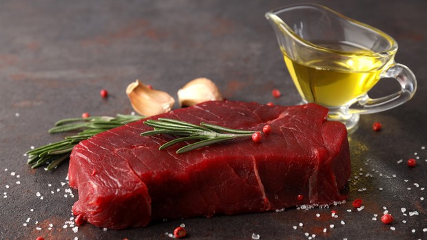 Manfaat daging kambing Idul Adha untuk kesehatan/freepik/atlascompany Daging kambing ataupun domba tinggi akan zat besi yang baik untuk tubuh.