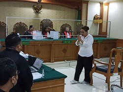 Hakim Tolak Eksepsi Mantan Bupati Tabanan Ni Putu Eka Wiryastuti