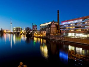 Potret Lansekap Blue Hour yang Menawan di Atas Langit Jerman Potret Lansekap Blue Hour yang Menawan di Atas Langit Jerman