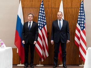 Menlu Rusia Hadiri Pertemuan G20 di Bali, Menlu AS Hindari Foto Bareng