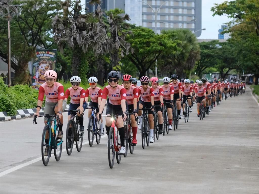Setahun Komunitas Oljen CC di Makassar: Bersepeda Sambil Beramal Setahun Komunitas Oljen CC di Makassar: Bersepeda Sambil Beramal