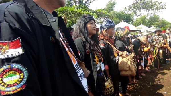 Paguyuban Seni Berpakaian Nyentrik Dukung Erick Thohir Nyapres