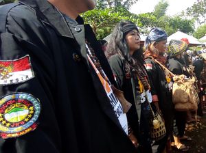 Paguyuban Seni Berpakaian Nyentrik Dukung Erick Thohir Nyapres Paguyuban Seni Berpakaian Nyentrik Dukung Erick Thohir Nyapres