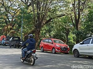 PD Parkir-Dishub Saling Tuding Urus Macet di Jalan Abdesir Makassar
