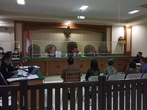 Jaksa KPK Putar Sadapan Percakapan Mantan Ajudan Eka Wiryastuti Jaksa KPK Putar Sadapan Percakapan Mantan Ajudan Eka Wiryastuti