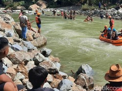 Pria Sukabumi Hanyut Saat Berenang Sebrangi Sungai Cibareno
