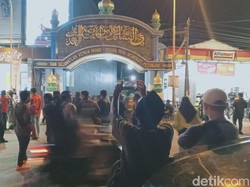 Polisi Masih Kepung Ponpes Shiddiqiyyah Jombang hingga Malam Ini