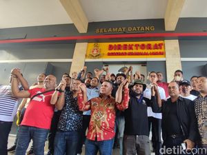 Sesepuh NTT Serahkan DPO-Saksi Terkait Rusuh Babarsari Sesepuh NTT Serahkan DPO-Saksi Terkait Rusuh Babarsari