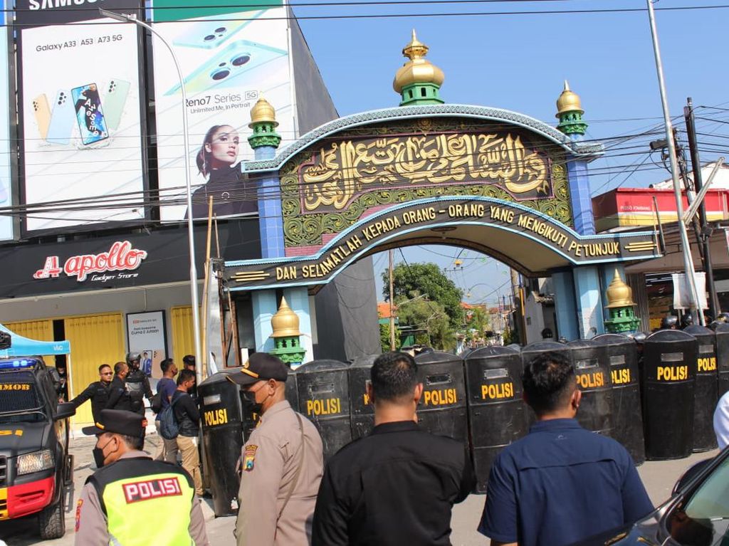 Polisi Tangkap Dedi yang Diduga Lukai Aparat saat Upaya Penangkapan Mas Bechi Polisi Tangkap Dedi yang Diduga Lukai Aparat saat Upaya Penangkapan Mas Bechi
