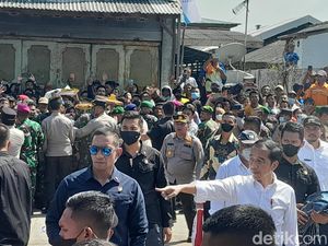 Girangnya Warga Belawan Dapat Sembako dari Jokowi