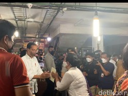 Jokowi Beri Bantuan di Pasar Petisah, Pedagang: Sehat-sehat Ya Pak!