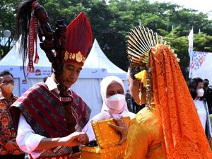 Makna Tongkat Sakti Raja Batak yang Diberikan ke Jokowi Makna Tongkat Sakti Raja Batak yang Diberikan ke Jokowi