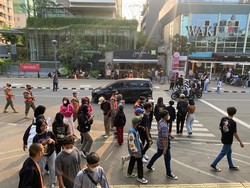 ABG Penguasa Sudirman Hobi Pakai WhatsApp, Tapi...