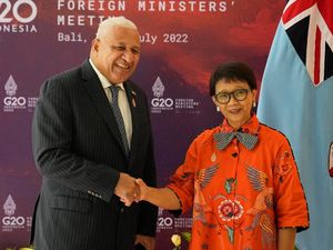 Senyum Khas Retno Marsudi Sambut Para Menlu Jelang Pertemuan G20