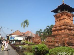 Jelang Idul Adha, Makam Sunan Kudus Dikunjungi Ribuan Peziarah Jelang Idul Adha, Makam Sunan Kudus Dikunjungi Ribuan Peziarah