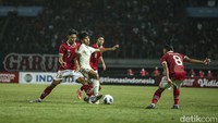 Thailand di posisi kedua dengan tujuh poin, cuma kalah selisih gol dari Vietnam selaku pemuncak klasemen.
