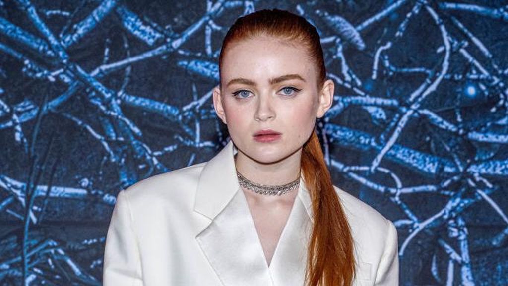 Potret Cantik Sadie Sink yang Makin Dewasa Potret Cantik Sadie Sink yang Makin Dewasa