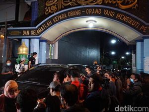 Akhir Pelarian-Pengepungan Anak Kiai Jombang Tersangka Pencabulan Santriwati Akhir Pelarian-Pengepungan Anak Kiai Jombang Tersangka Pencabulan Santriwati