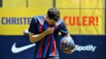Galeri Foto: Baru Gabung, Christensen Langsung Cium Lambang Barcelona