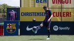 Galeri Foto: Baru Gabung, Christensen Langsung Cium Lambang Barcelona