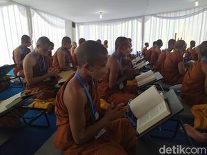 Khidmatnya Tipitaka Chanting dan Asalha Puja di Candi Borobudur Khidmatnya Tipitaka Chanting dan Asalha Puja di Candi Borobudur