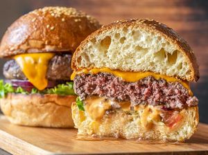 5 Tempat Makan Burger Premium yang Juicy Mantap 5 Tempat Makan Burger Premium yang Juicy Mantap