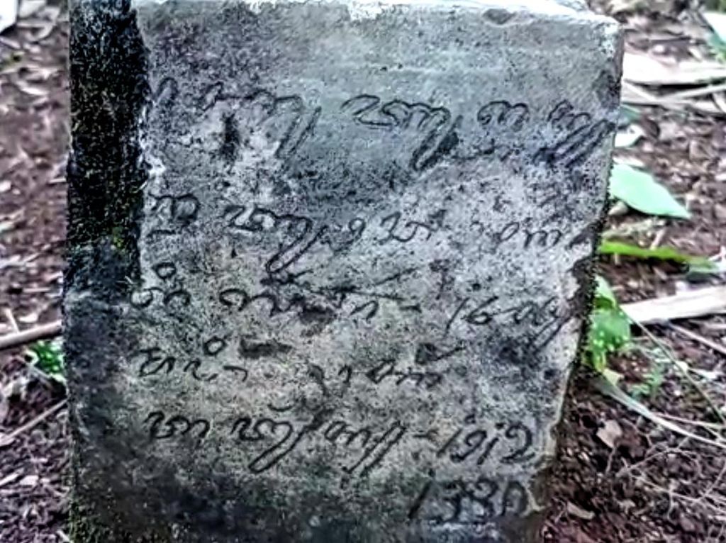 Teka-teki Penemuan 11 Makam Kuno Beraksara Arab-Sunda di Sukabumi