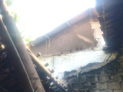 Dinding Rumah Warga di Bogor Roboh Diterjang Angin Kencang