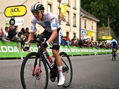 Menggila di Tanjakan, Pogacar Rebut Jersey Kuning TDF 2022