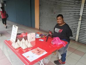 Gigih! Potret 10 Penjual Makanan Tunanetra hingga Tak Punya Tangan