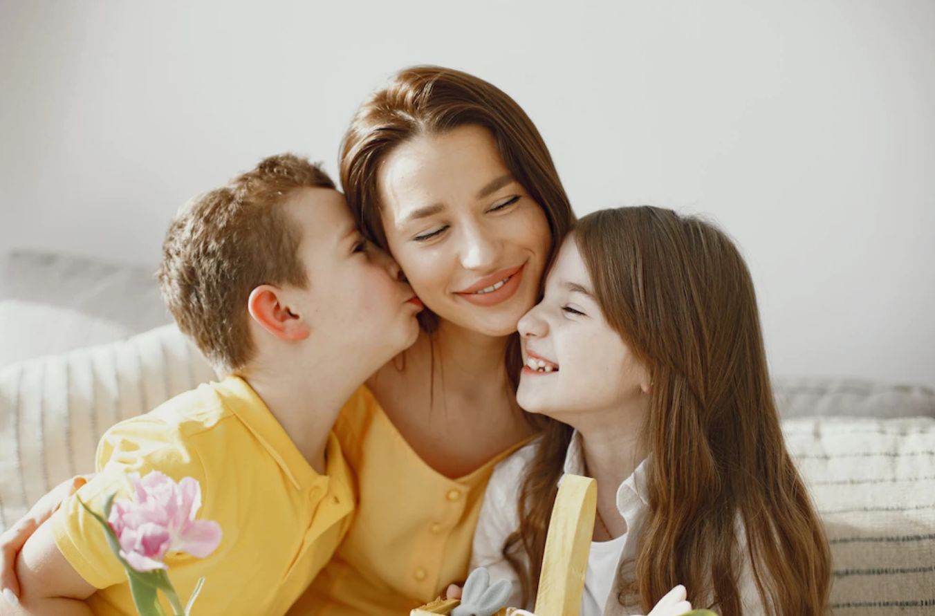 Ilustrasi ibu dan anak