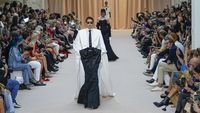 Kolaborasi Couture 'Balmain' Olivier 