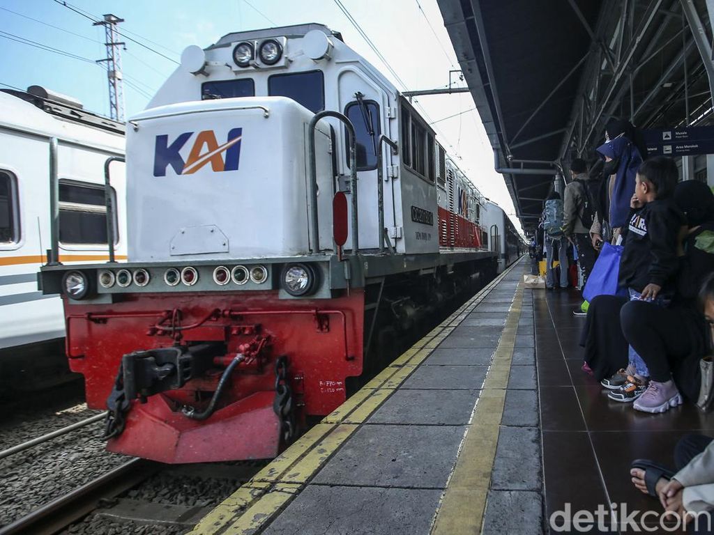 Jelang Idul Adha, Ribuan Warga Tinggalkan Jakarta dengan Kereta Api