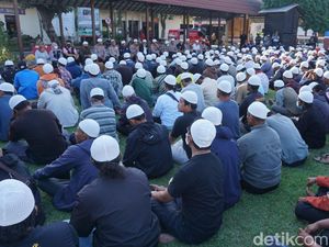 318 Jemaah dan Santri Pendukung Mas Bechi Dipulangkan 318 Jemaah dan Santri Pendukung Mas Bechi Dipulangkan