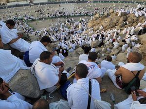 Pengertian Wukuf di Arafah: Tata Cara, Waktu, Dalil, dan Hukumnya Pengertian Wukuf di Arafah: Tata Cara, Waktu, Dalil, dan Hukumnya