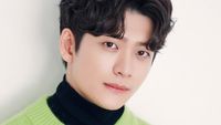 Pesona Kang Tae Oh Extraordinary Attorney Woo yang Bikin Meleyot