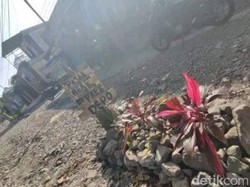 Warga Sempat Bikin Kuburan Protes Jalan Rusak di Sukabumi