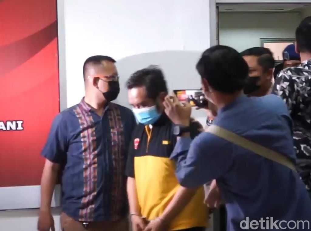 Mas Bechi Tersangka Kasus Cabul Ditahan di Blok Isolasi Rutan Medaeng Mas Bechi Tersangka Kasus Cabul Ditahan di Blok Isolasi Rutan Medaeng