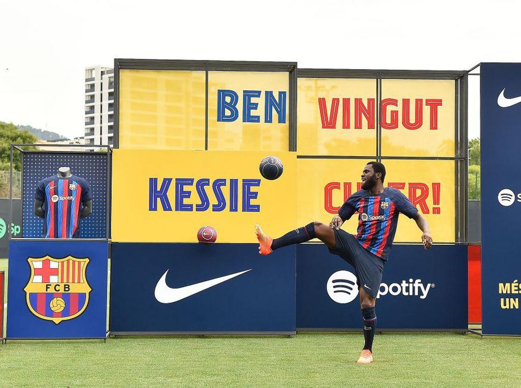 Momen Franck Kessie Saat Dikenalkan Jadi Pemain Baru Barcelona