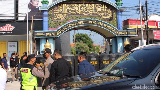 MSAT menyerahkan diri setelah dijemput paksa di Ponpes Shiddiqiyyah, Jombang, Kamis (7/7/2022).