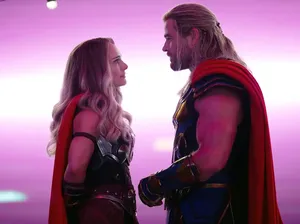 Review Thor: Love and Thunder, Kocaknya Thor di Balik Kengerian Gorr Review Thor: Love and Thunder, Kocaknya Thor di Balik Kengerian Gorr