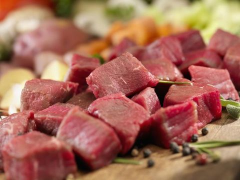 Bolehkah Membagikan Daging Kurban Kepada Non Muslim? Ini Kata MUI