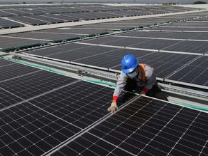 Pemasangan PLTS untuk Dukung Energi Terbarukan