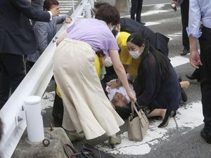 Menlu Jepang di Bali, Kabinet Diminta ke Tokyo Usai Abe Ditembak Menlu Jepang di Bali, Kabinet Diminta ke Tokyo Usai Abe Ditembak