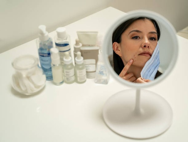 Pentingnya menggunakan gel atau krim jerawat/Foto: istockphoto.com Jangan lupa gunakan gel atau krim jerawat dalam rangkaian skincare rutin.