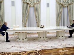 Putin-Macron Bicara via Telepon 2 Jam, Bahas Perang Ukraina hingga Nuklir Iran