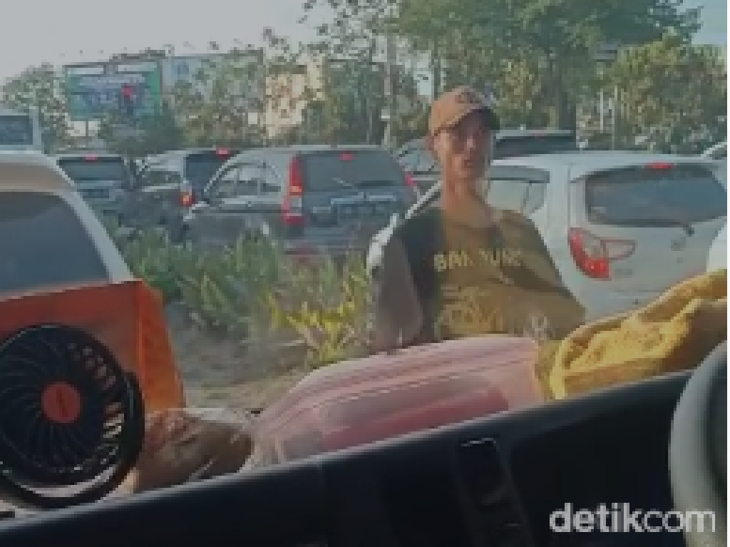 Polisi Buru Preman Berparang yang Pecahkan Kaca Truk di Palembang
