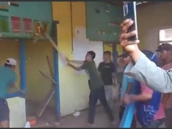 Momen Mencekam Pilkades di Bima, Kantor Desa Dirusak dan Dibakar