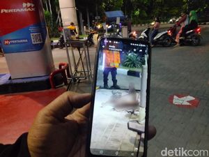 Detik-detik Pria Bakar Diri di SPBU Tambakrejo Surabaya Detik-detik Pria Bakar Diri di SPBU Tambakrejo Surabaya