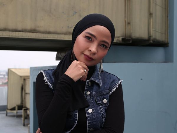 Potret Rumah Tantri Kotak, Homey Bergaya Industrialis tapi Elegan